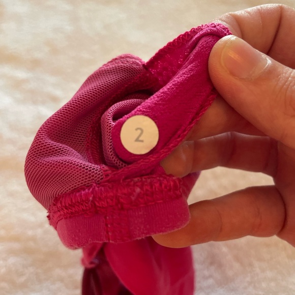 Lululemon Sports Bra in Pink, Size 2 - Picture 4 of 4